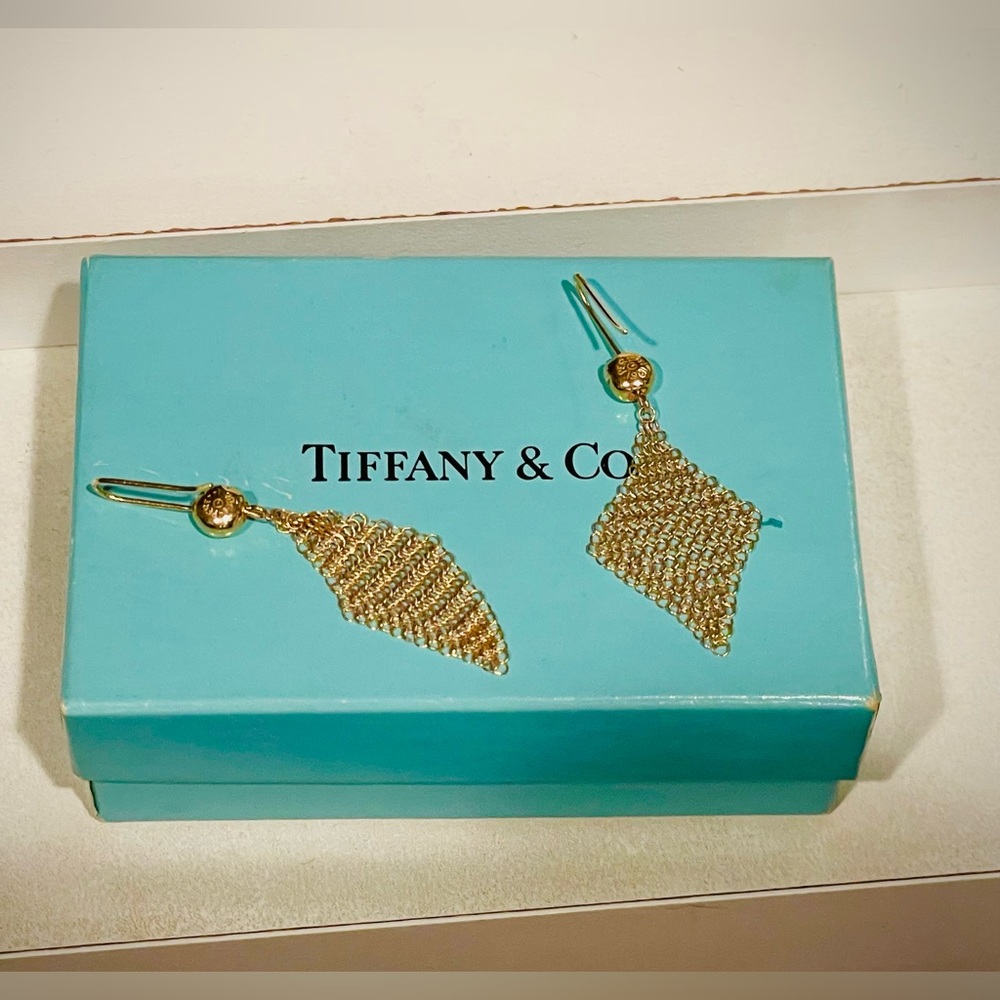Tiffany & Co Vintage 1981 Elsa Peretti Mesh Earrings in Yellow Gold